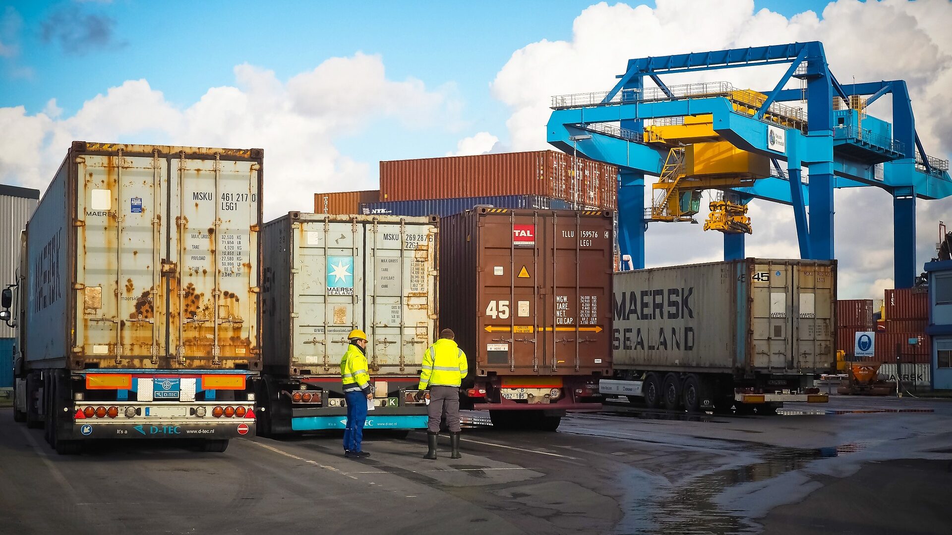 shipping from china to uk